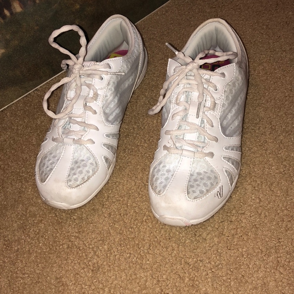 Varsity cheerleading shoe